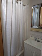 Kingscote Tourist Park and Family Units