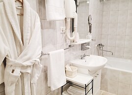 DIS President hotel
