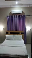 Momak 2 Hotel & Suites