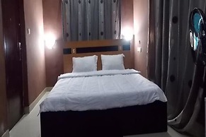 Momak 2 Hotel & Suites