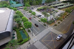 Forbeswood Heights 2BR by Stays PH