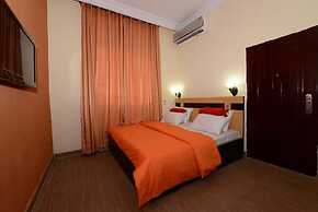 Momak 1 Hotel & Suites