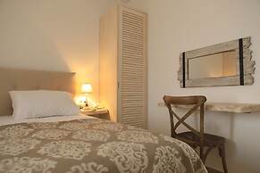 Theasis Luxury Suites