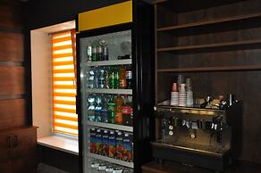 Full House Capsule Hostel