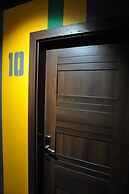 Full House Capsule Hostel