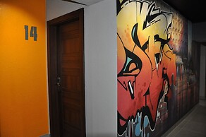 Full House Capsule Hostel