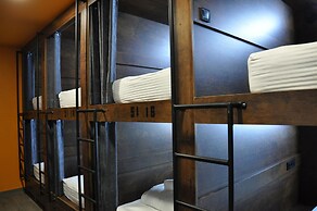 Full House Capsule Hostel