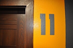 Full House Capsule Hostel