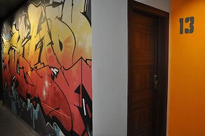 Full House Capsule Hostel