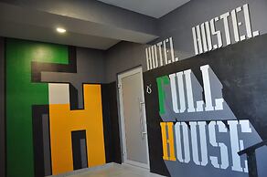 Full House Capsule Hostel