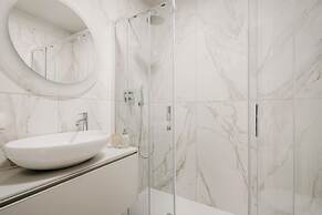 Deluxe Central Apartment