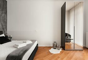 Deluxe Central Apartment