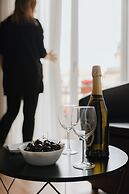 Deluxe Central Apartment