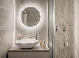 Deluxe Central Apartment