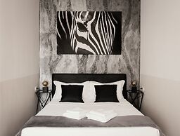 Deluxe Central Apartment