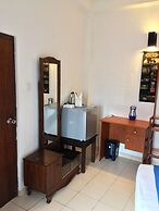 Unawatuna Beach Bunglow