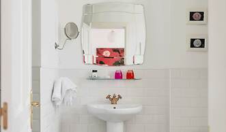 La Casa de Las Camelias