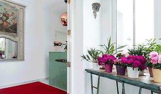 La Casa de Las Camelias