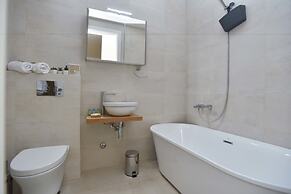 ROYAL GARDENS Apartments