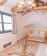 Panellinion Luxury Rooms