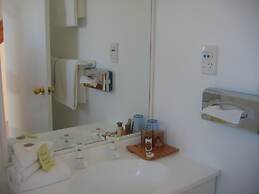 The Claremont Motels & Apartments