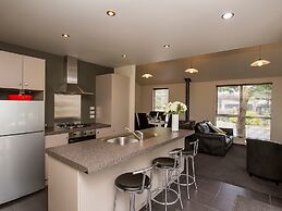 The Claremont Motels & Apartments