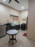 Lily Homestay Kangar