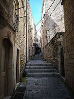 M & J Central Suites