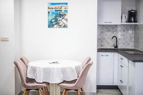 M & J Central Suites