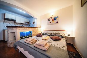 M & J Central Suites