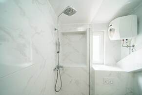 M & J Central Suites