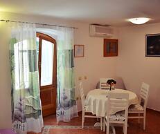 M & J Central Suites