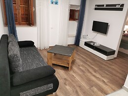 M & J Central Suites