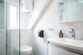 M & J Central Suites