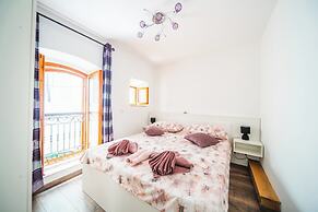 M & J Central Suites