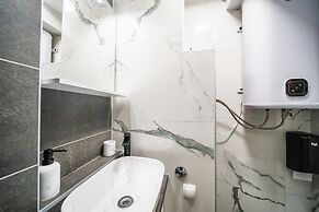 M & J Central Suites