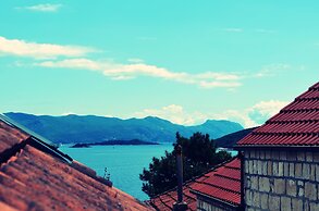 M & J Central Suites