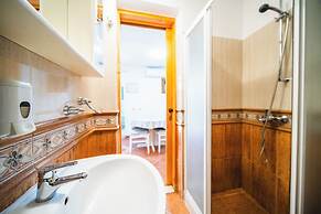 M & J Central Suites