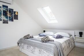 M & J Central Suites