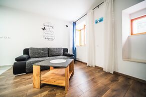 M & J Central Suites