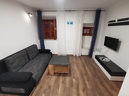 M & J Central Suites