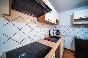 M & J Central Suites