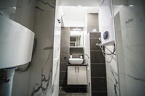 M & J Central Suites