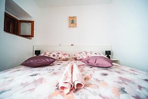 M & J Central Suites