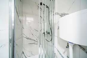 M & J Central Suites