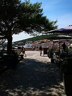 M & J Central Suites