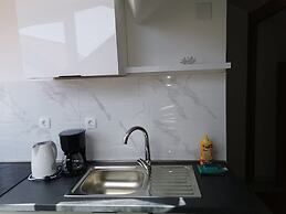 M & J Central Suites