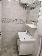 M & J Central Suites