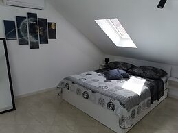 M & J Central Suites