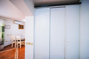 M & J Central Suites